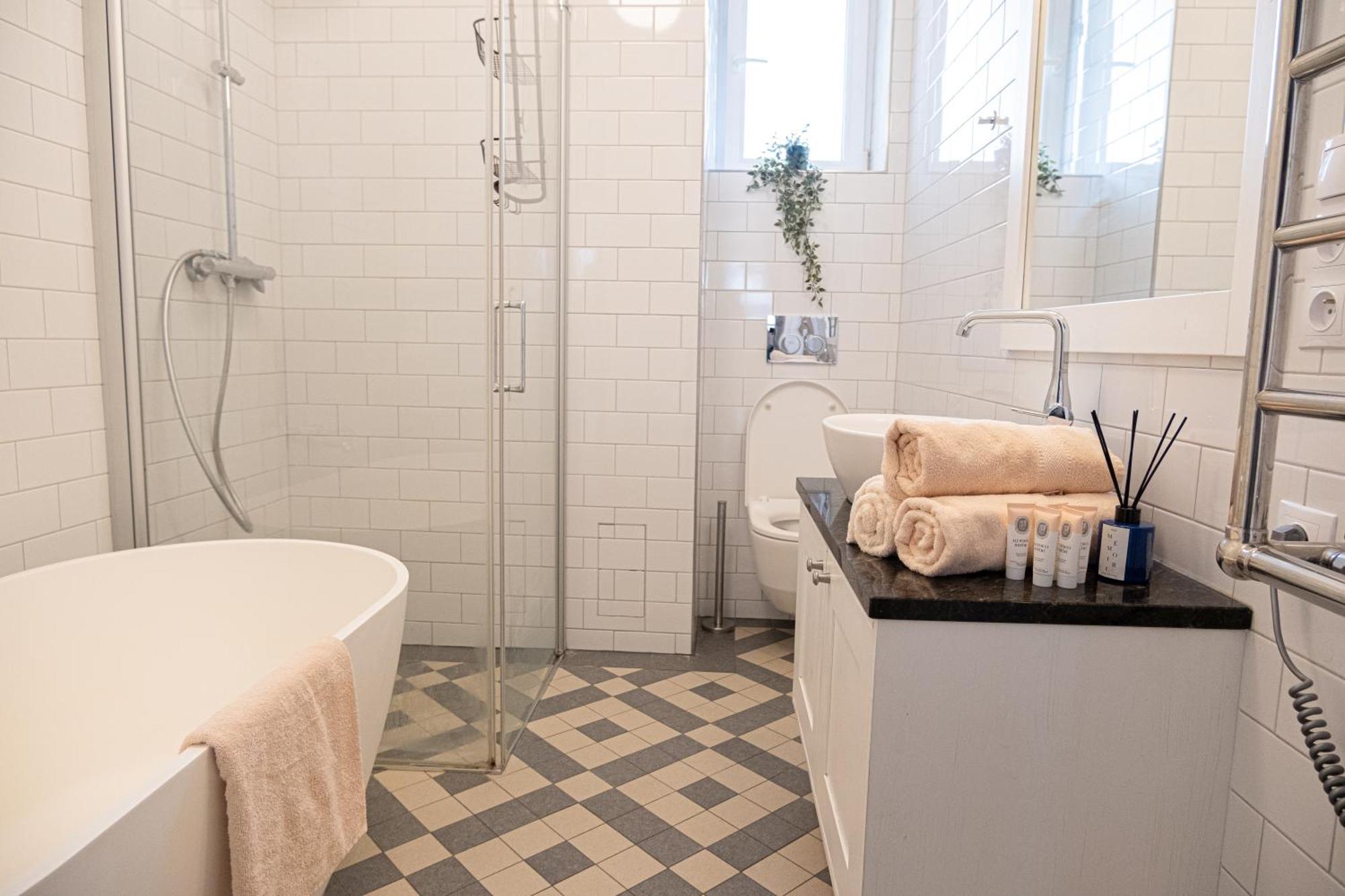 Spacious Near Castle * Praha