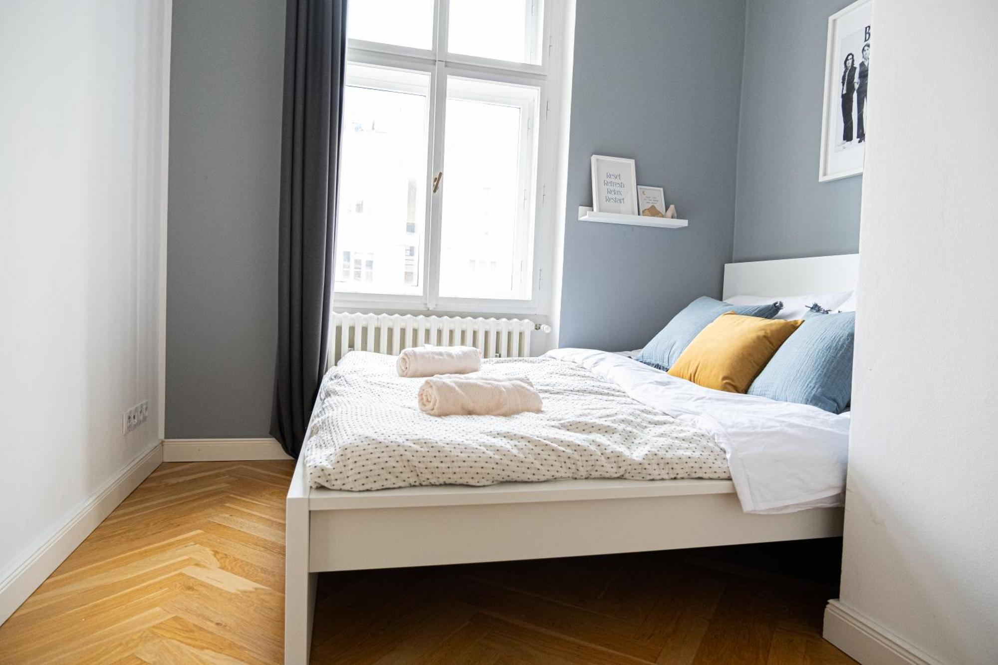 Spacious Near Castle * Praha